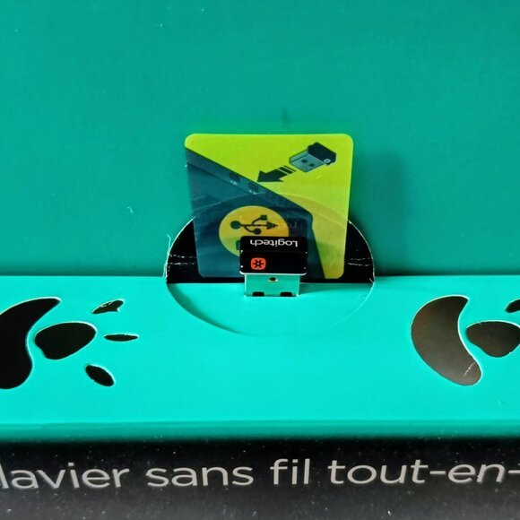 Logitech TK820 FRENCH Qwerty Wireless All-in-One Keyboard - Picture 4 of 9